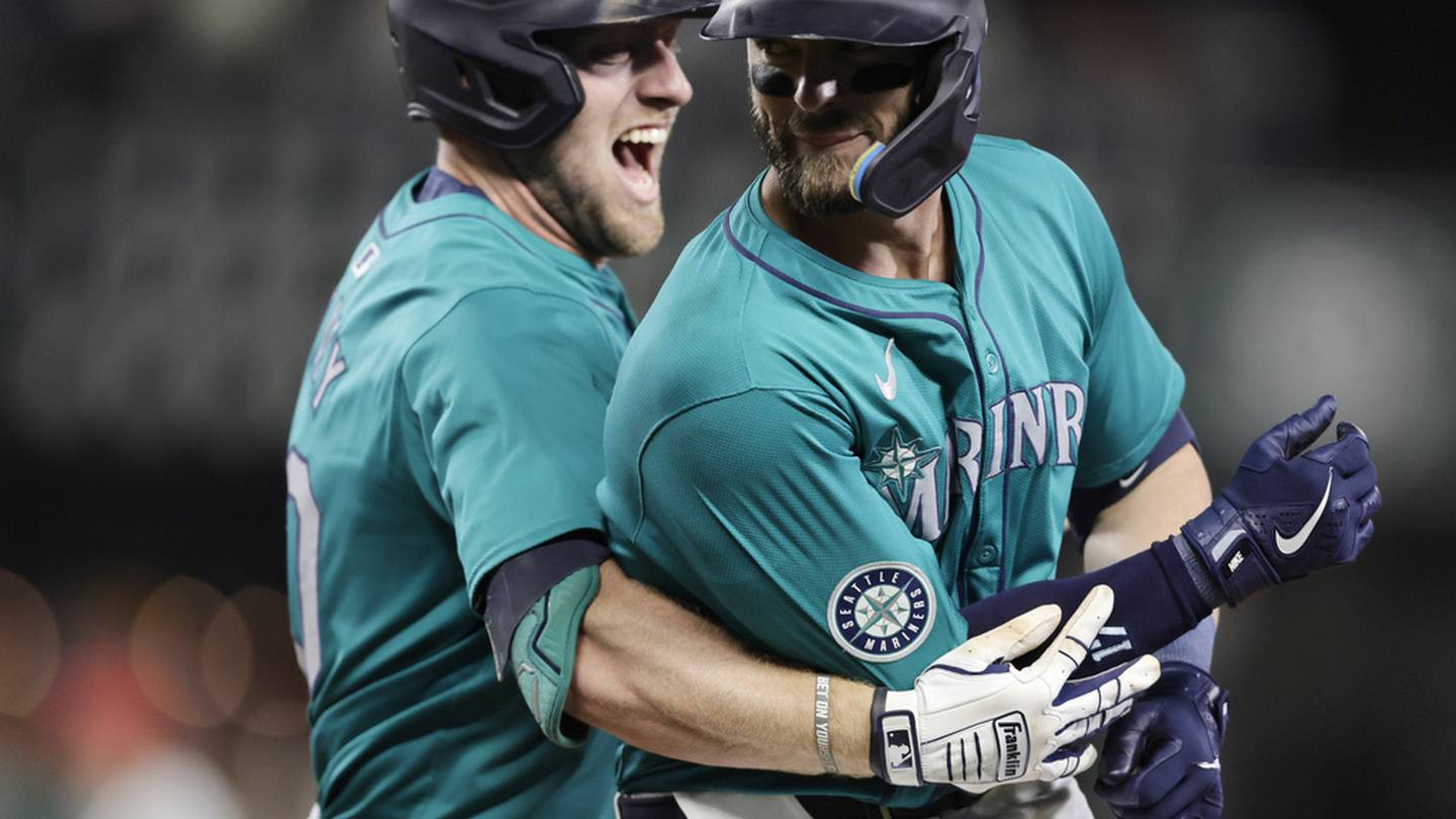 Mariners hand Phillies 6th straight loss, overcoming 5-run deficit for 6-5 victory in 10 innings