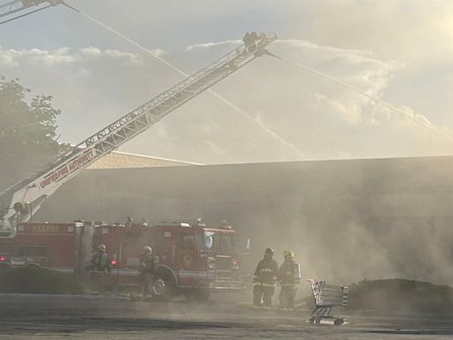 West Valley strip mall evacuated after fire breaks out, spreads to nearby businesses