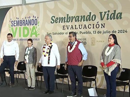 AMLO y Sheinbaum evalúan el programa Sembrando Vida en Puebla • Once Noticias