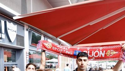 La Mareona llena las calles de Gijón de sportinguismo: 'Hay que apoyar al equipo, a ver si subimos a Primera de una vez'