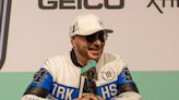 Pitbull habla de cómo usa NASCAR y plataformas musicales para crear una ‘cultura de comunidad’