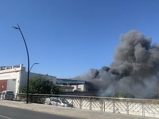 Incendio en una empresa de jamones de Hinojosa del Duque