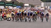 Tour de France: un final caótico de la cuarta etapa, con un ganador por media rueda, múltiples caídas cerca de la meta y dos ciclistas fracturados