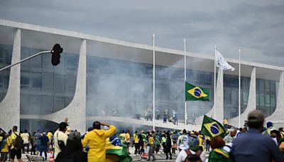 La policía brasileña investiga si 65 personas se fugaron a la Argentina tras participar del asalto a Brasilia en 2023