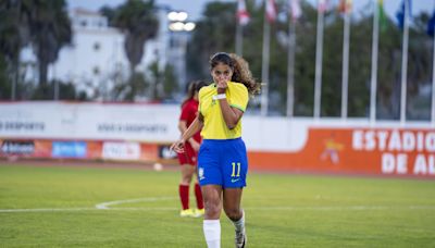 Conheça Giovanna Waksman, apontada como esperança da seleção brasileira após a aposentadoria de Marta