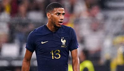 Ligue 1 star confirms talks over Man Utd move