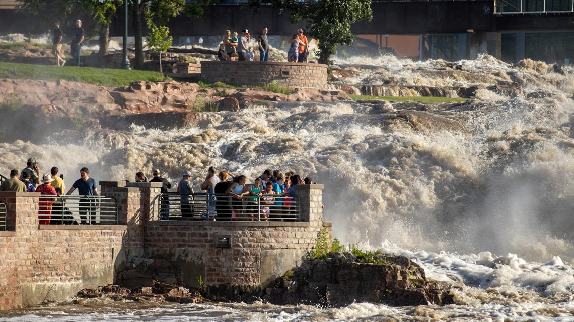 Flooding collapses rail bridge, forces evacuations in Iowa