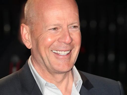 Qué es la afasia, la enfermedad que padece Bruce Willis y que no tiene tratamiento ni cura