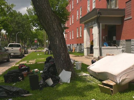 'No eviction notices, nothing': Tenants of Winnipeg apartment left homeless after rooms cleared out