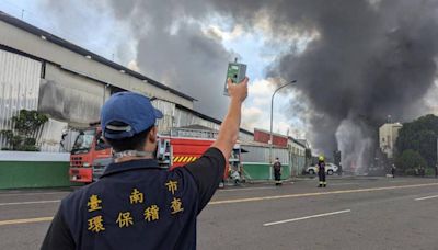 台南山上區工廠大火濃煙四起爆炸聲連連 環保局嚴密監控空品