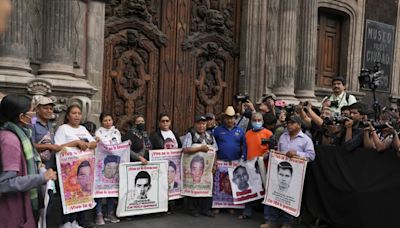 México: Futura mandataria se reunió con padres de los desaparecidos de Ayotzinapa