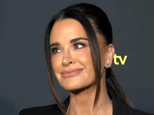 Kyle Richards Reveals How She's Supporting Kim Richards Amid 'Difficult Time' | Access