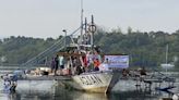 菲律賓數十艘漁船載200人赴南海黃岩島 宣示主權 中媒：碰瓷