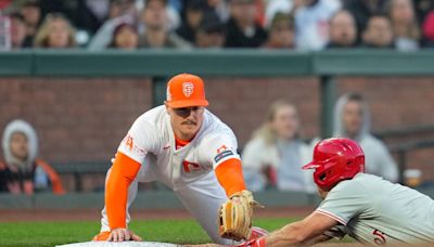 SF Giants walk off Phillies in extras to keep rolling