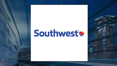 Truist Financial Corp Reduces Stock Holdings in Southwest Airlines Co. (NYSE:LUV)