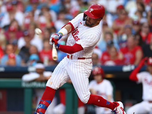 Phillies beat Dodgers despite Harper's absence