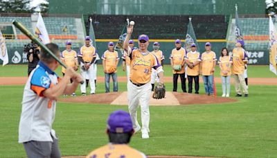 台鋼雄鷹》拒絕過台鋼球團兩次 好久不見李居明出席雷公主題日