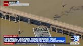 Barcaza colisiona contra un puente en Texas, reportan daños en su estructura