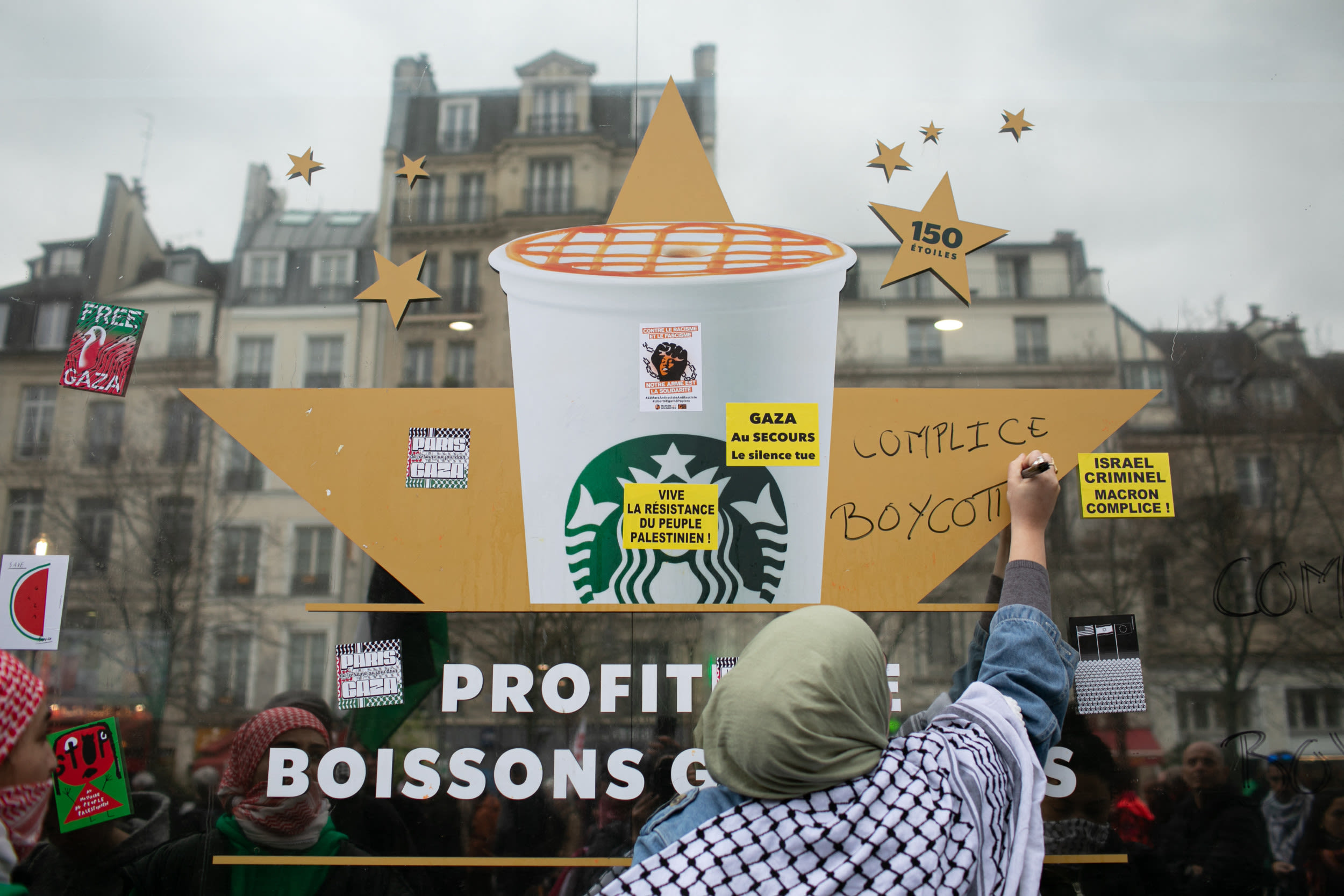 Starbucks stock plunge cheered amid pro-Palestinian boycott