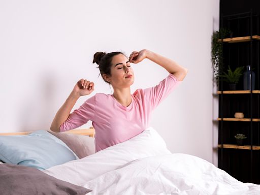 Can waking up 45 minutes before sunrise help in naturally detoxing your body? Here’s what the expert says