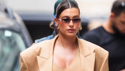 Hailey Bieber presume su 'baby bump' en los atuendos más 'chic' y sofisticados