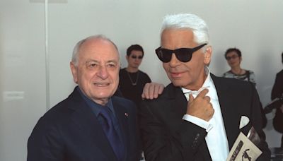 Karl Lagerfeld y Pierre Bergé, la historia del “odio más cruel” del mundo de la moda que acabó con la amistad del káiser e Yves Saint Laurent