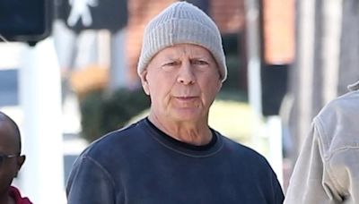 La esposa de Bruce Willis sugirió que ya no puede hablar: cómo avanza la demencia frontotemporal