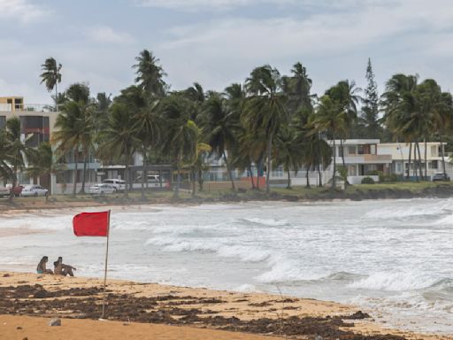 La tormenta tropical Ernesto se fortalece tras pasar por Puerto Rico y se espera que se convierta en huracán en las próximas horas