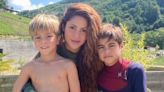 Shakira es captada con sus hijos en el aeropuerto de Barcelona