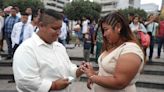 Parejas homosexuales celebran una boda simbólica en Lima y reivindican su derecho