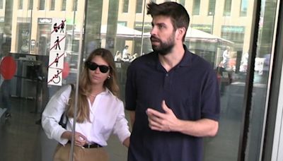 Gerard Piqué y Clara Chía, juntos y de la mano en el juicio de ella por acoso