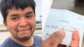 Un latino mostró el cheque de su primer salario en Texas y manifestó su emoción en un video viral