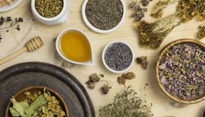 El té que combate el insomnio: qué propiedades tiene y con qué hierba medicinal se prepara