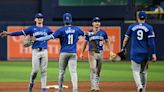 Deadspin | MLB roundup: Royals cough up 3 leads, still down Rays in 11th