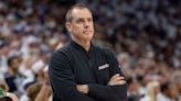 Fuentes: Suns despiden al entrenador Frank Vogel después de una temporada