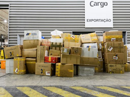 Brasileiros em Portugal enviam hoje 11 toneladas de doações para o RS