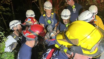 Firefighters use ropes and chainsaw to rescue man from SW Portland cliff