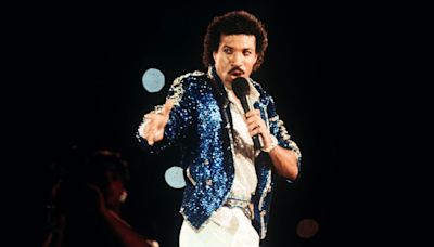 Remember when Lionel Richie closed the Olympic Games in the most ‘80s outfit ever?