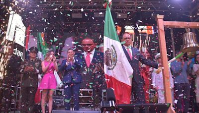 FOTOS Belinda y cónsul de México en Nueva York encabezan el primer Grito de Independencia en Times Square