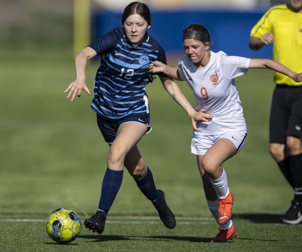 After taking two years off from soccer, Isabel Lopez’s return for Reavis turns into slam dunk. ‘It just got easier.’