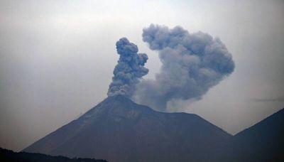 眾神交戰？巨雷怒擊瓜地馬拉活火山 震撼爆炸畫面曝光