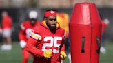 Chiefs running back Clyde Edwards-Helaire sheltered young fan during Super Bowl parade shooting