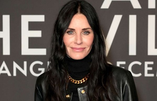 Courteney Cox Teams Up with Shark and Reveals She Has Actually Cleaned a Vacuum, Like Monica Geller (Exclusive)