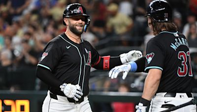 Walker, Diamondbacks strike early, rout White Sox 12-5