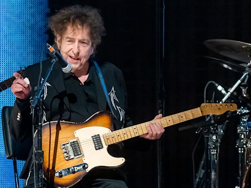 Bob Dylan Is Selling a Bizarre Tour T-Shirt. We Have Questions