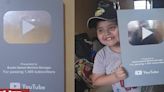 Padre le fabrica botón de YouTube de madera a su hijo para celebrar sus 1.400 suscriptores y llega a los 100 mil luego de hacerse viral