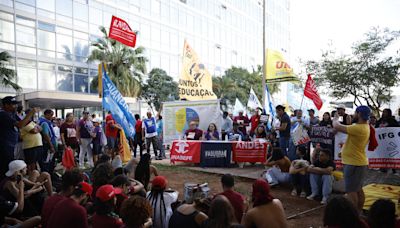 Governo oficializa aumento de auxílio-alimentação para servidores para R$ 1.000