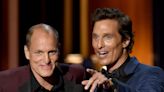 Matthew McConaughey sospecha que Woody Harrelson podría ser su verdadero hermano