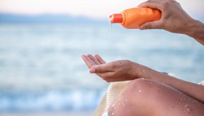 La OCU recomienda evitar estas cremas solares 'peligrosas': podrían afectar al sistema endocrino