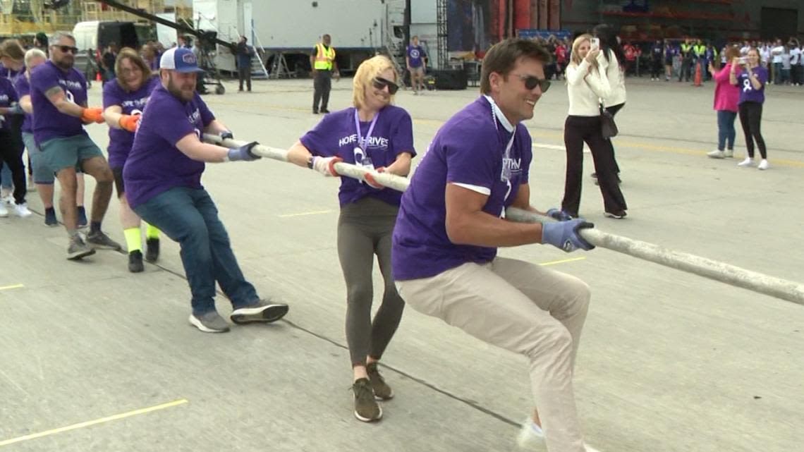 Tom Brady joins Delta employees at annual Jet Drag fundraiser